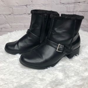 Khombu black fur lined booties w/ buckle size 7